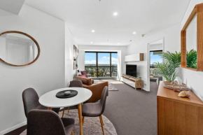 Infinity Excellence!~1Bed/1Bath/Office/1Car~VIEWS!